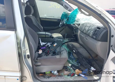 2004 Toyota 4Runner Sr5 V6 z USA, uszkodzony, nr VIN JTEZU14R340026152